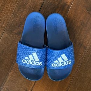 Blue adidas slides. Size 4 kids. 10$!!!!